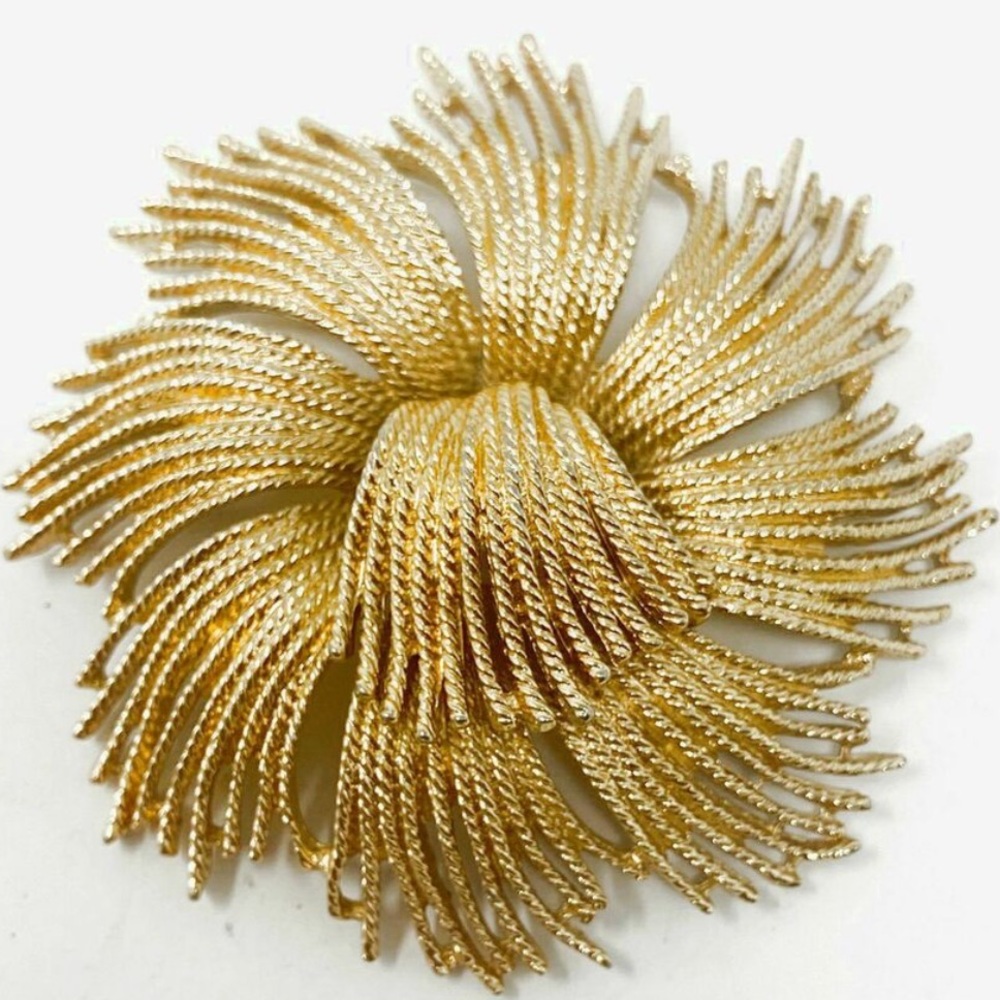 Vintage Monet Gold Tone Pinwheel Flower Brooch Signed 1980s Statement